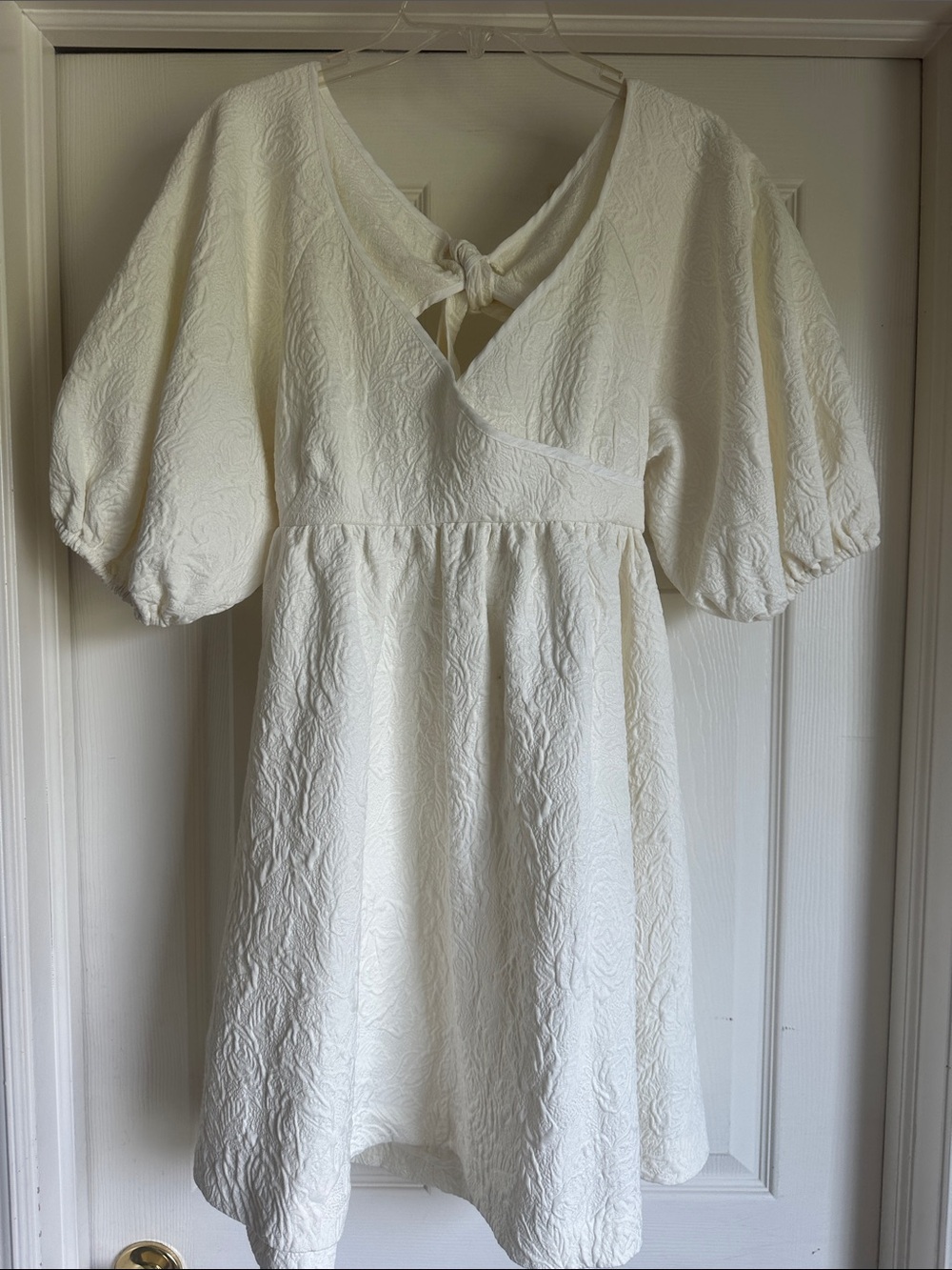 Women's Textured White Puff-Sleeve Dress